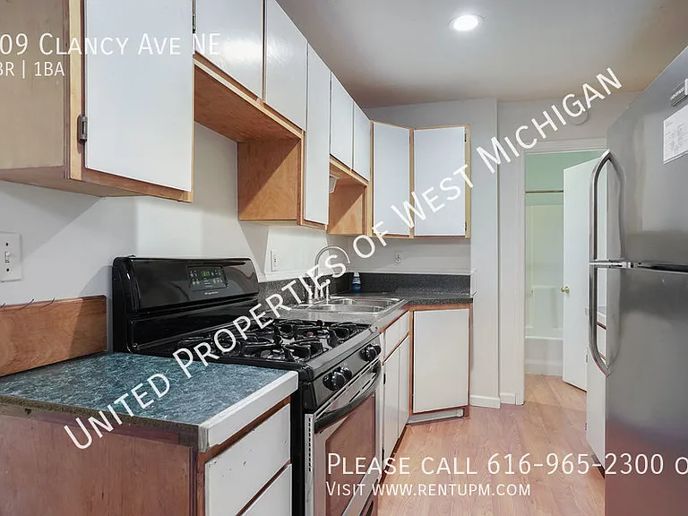 709 Clancy Ave NE — Photo 11