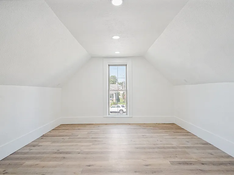 634 S Union St — Photo 11