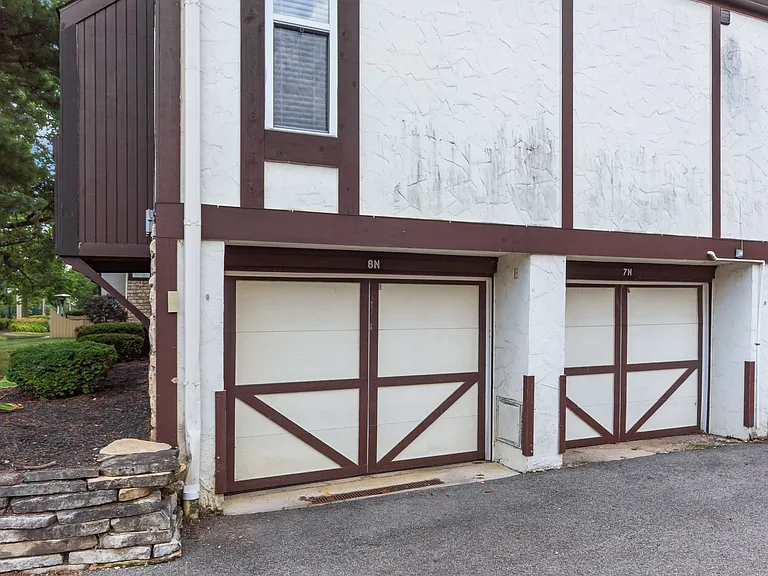 1589 Arlington Ave — Photo 32