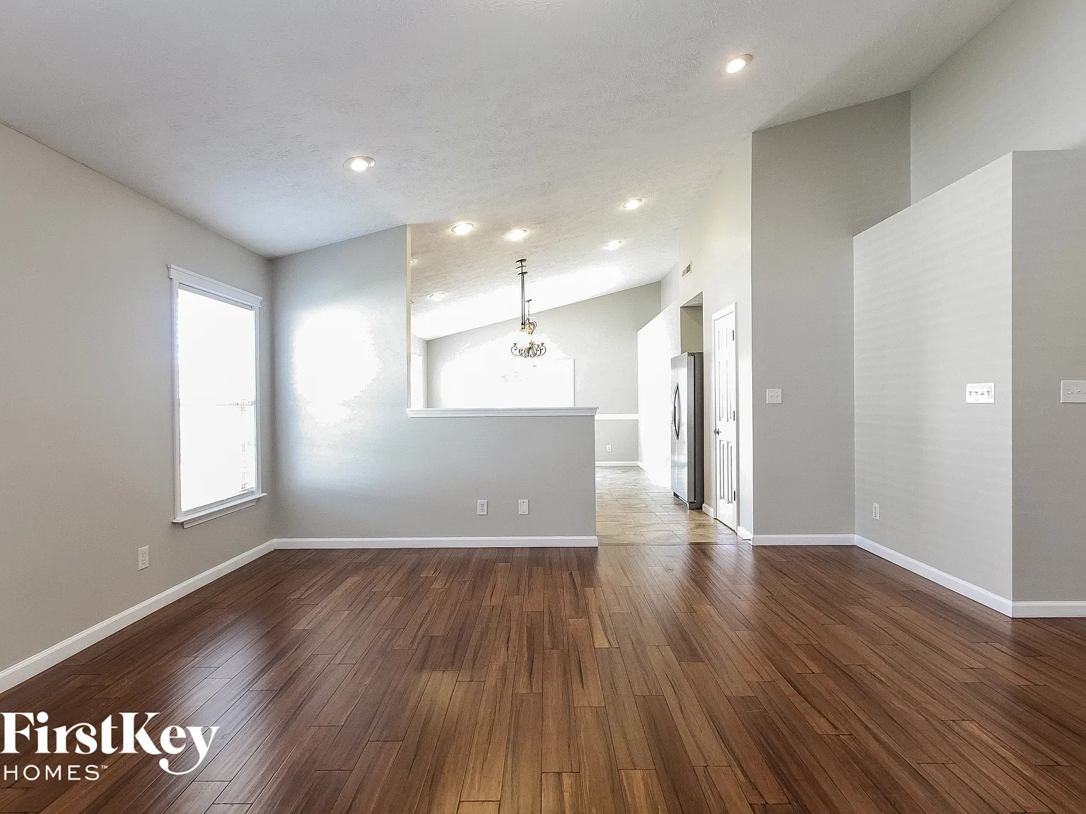 4 bed, 2.0 bath, 1738 sqft, $2,240 — Photo 2