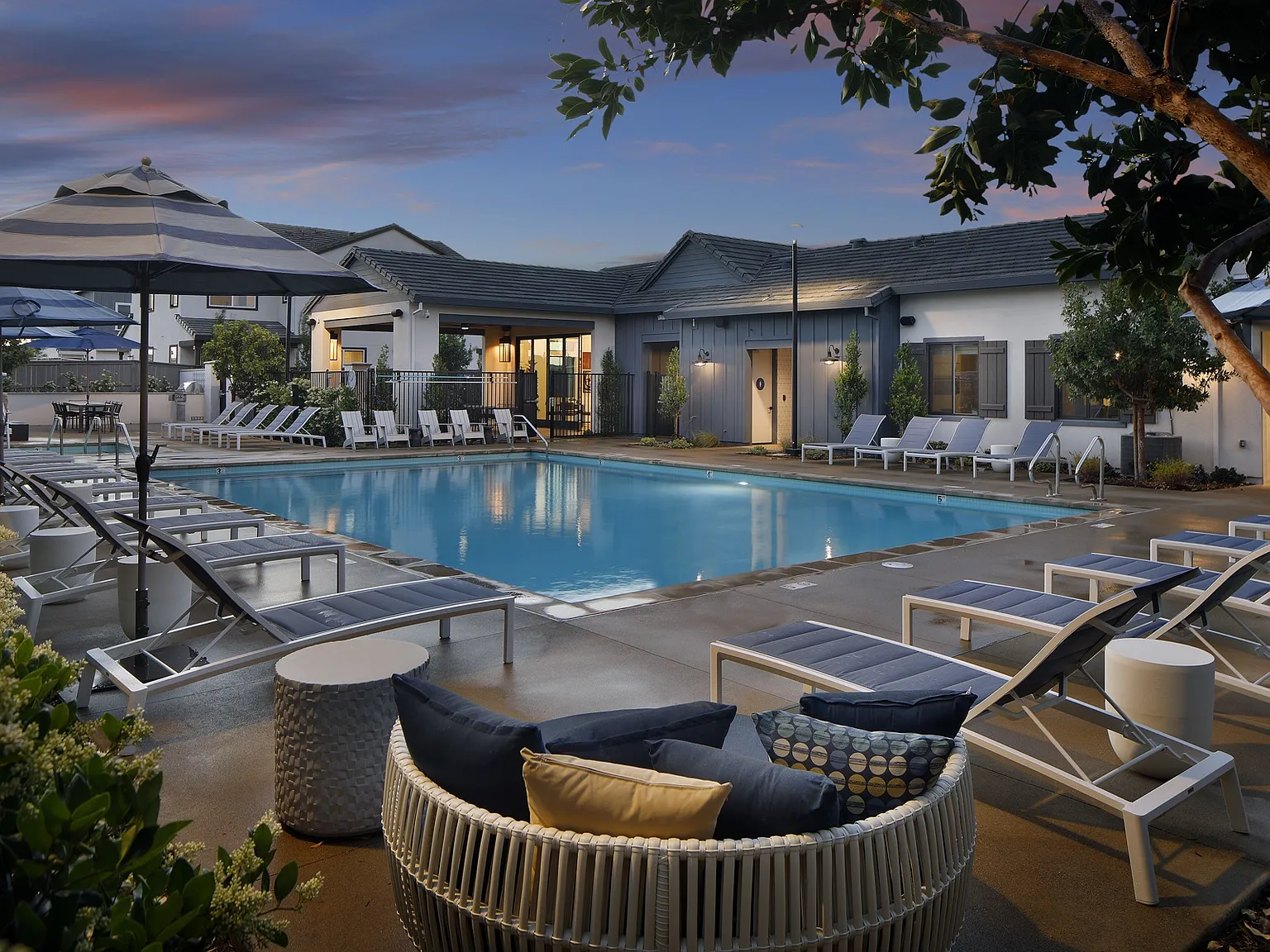 Escala at Stanford Crossing — Photo 2