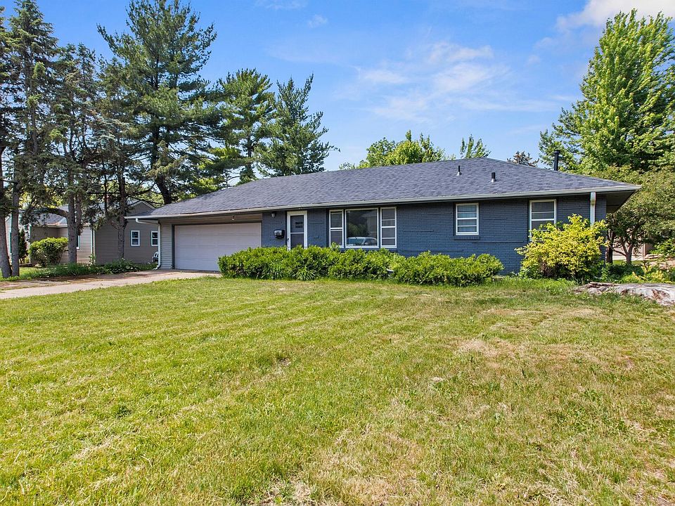 1st image of 3815 Douglas Dr N