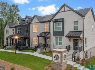 624 Oakleaf Grove Ln, Sugar Hill, GA 30518