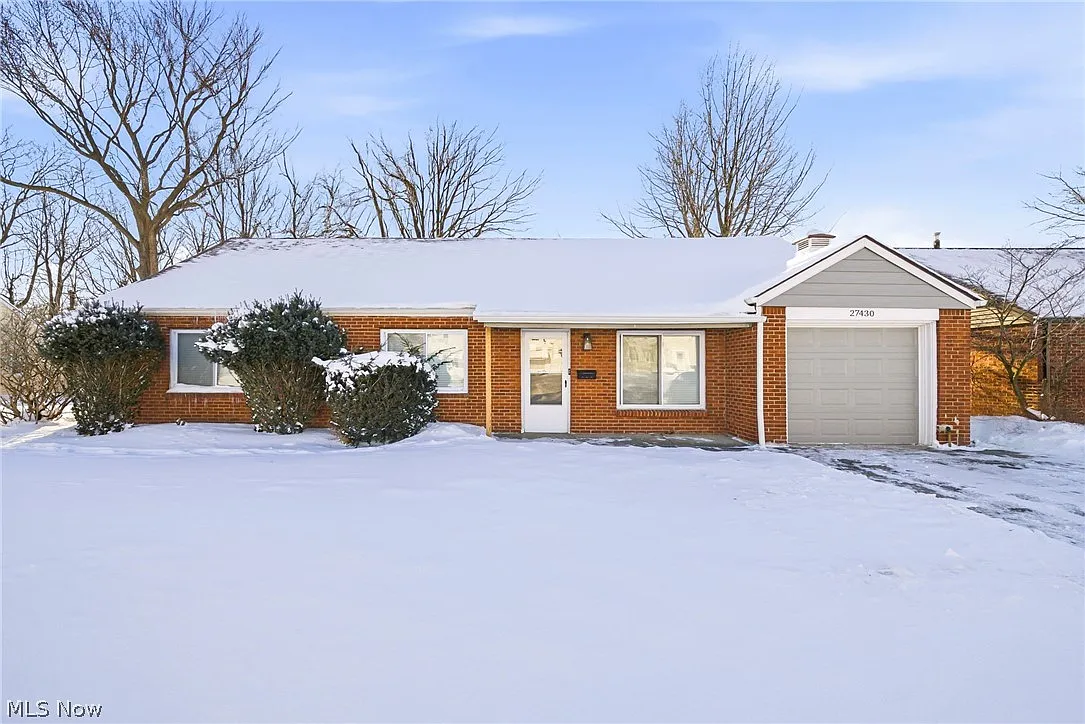 27430 Forestview Ave photo 1