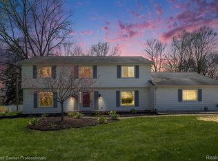 5600 Sugar Bush Ln, Flint, MI 48532