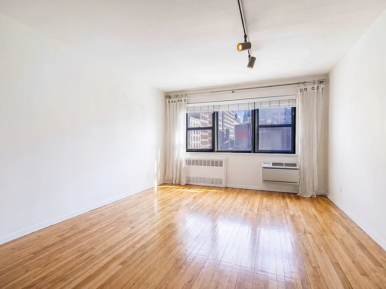 140 7th Ave #5G — Photo 4
