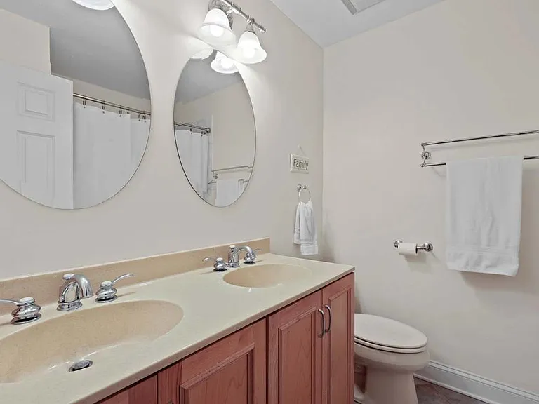 2205 S Bradford Dr — Photo 3