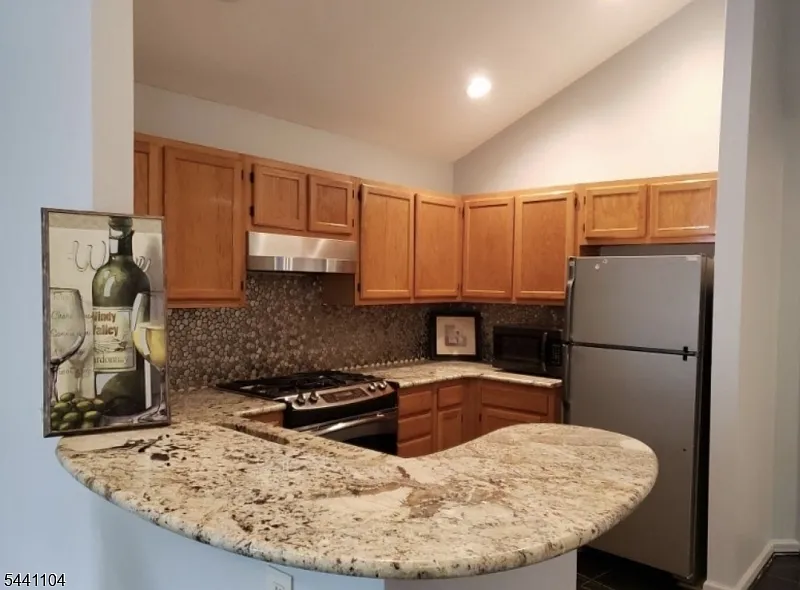 2 bed, 1.0 bath, $2,500 — Photo 4