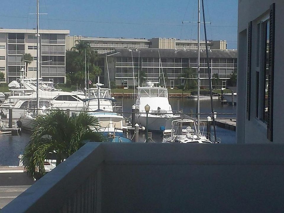 1st image of 907 Marina Dr APT 210