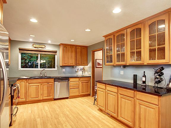 5th image of 25250 SE Mirrormont Way