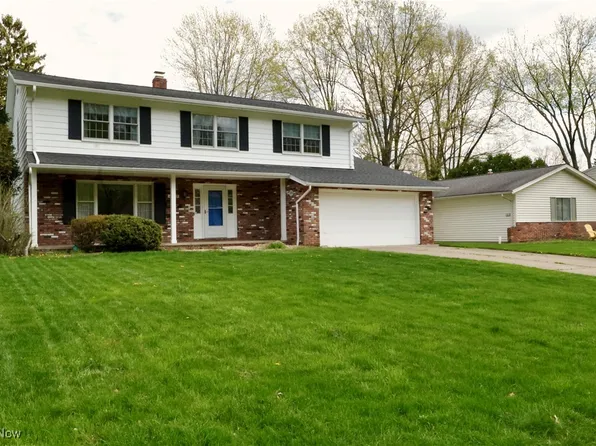 4479 Azalea Ln, North Olmsted, OH 44070