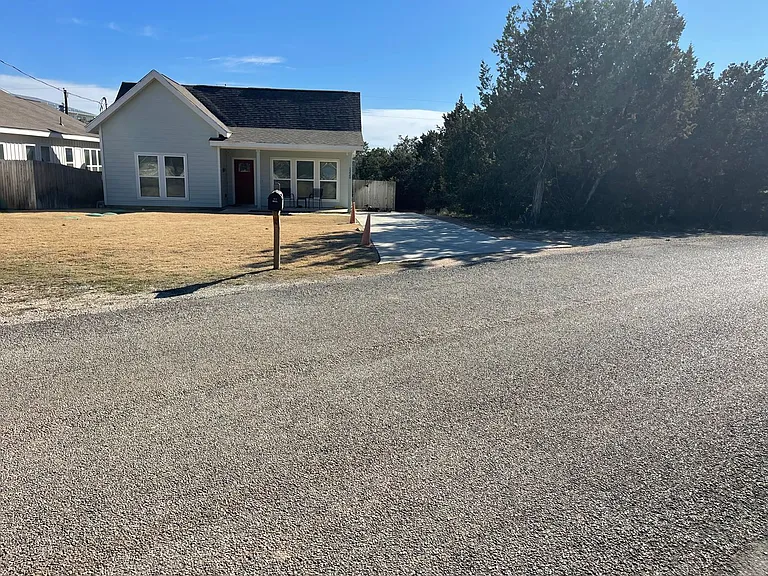 1220 Diamondhead Dr — Photo 2