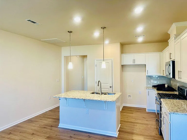 878 Falls Grove Trl — Photo 2