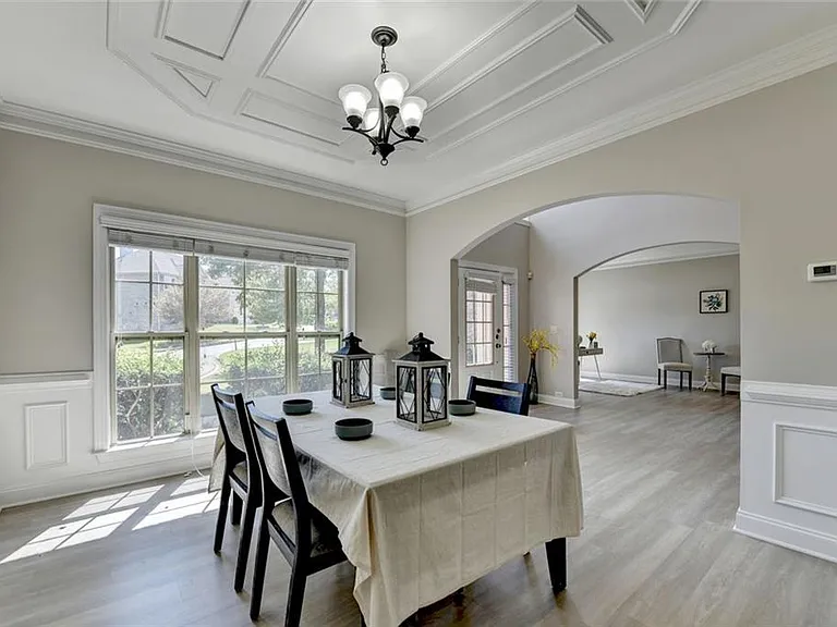 4805 Shelbourne Dr — Photo 8