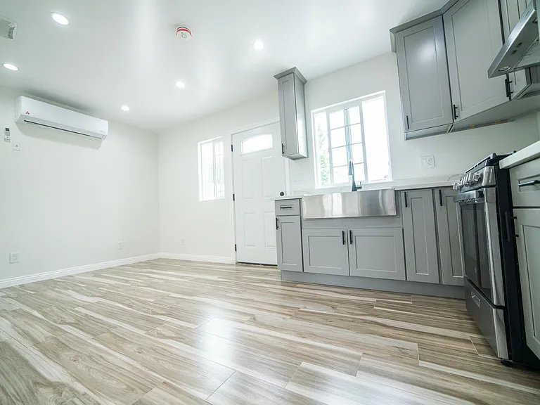 9580 Lev Ave — Photo 5