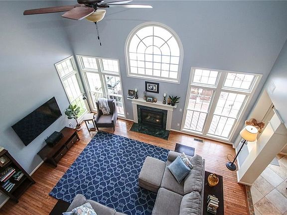5th image of 12 Princeton Ln