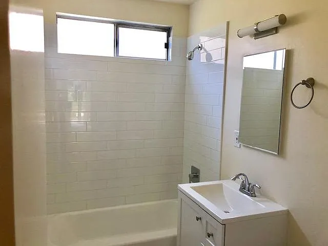 10815 Morrison St #3 — Photo 9