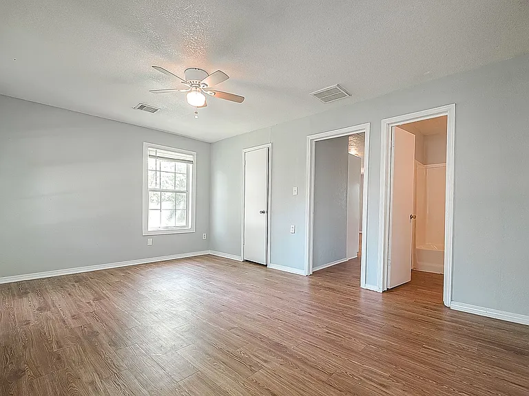 4810 Carmen St — Photo 11