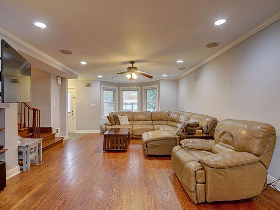 4th image of 3050 N Oakley Ave