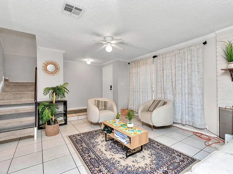 5837 Sunforest Dr — Photo 4