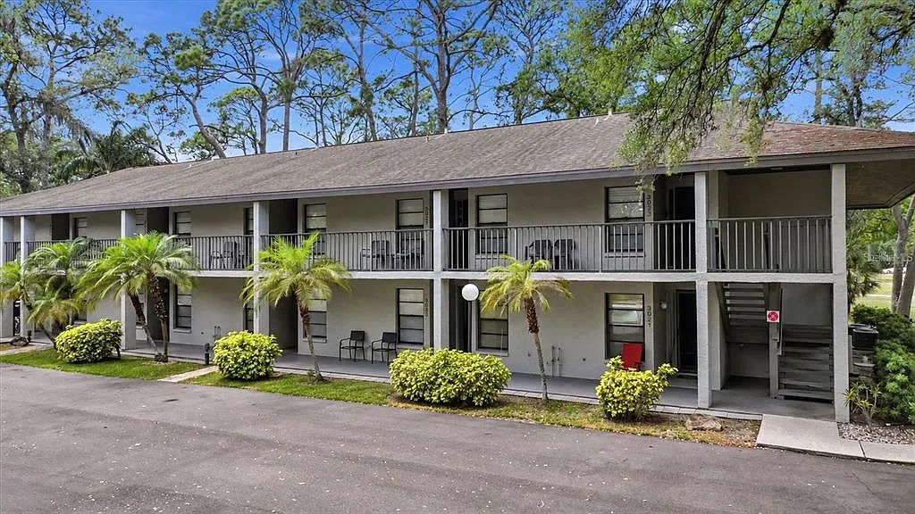 1 bed, 1.0 bath, 786 sqft, $1,520 — Photo 1
