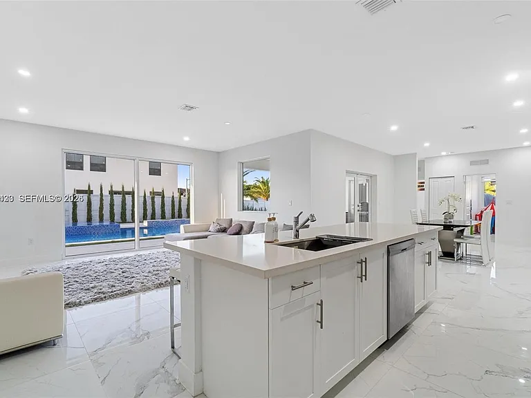 13305 SW 190th Ter — Photo 25