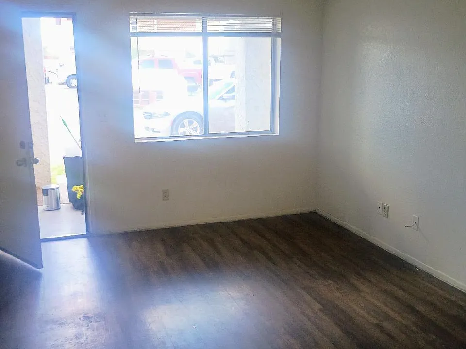 1801 N Spring #201
