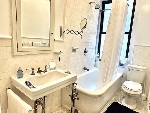 5th image of 200 W 54th St APT 6D