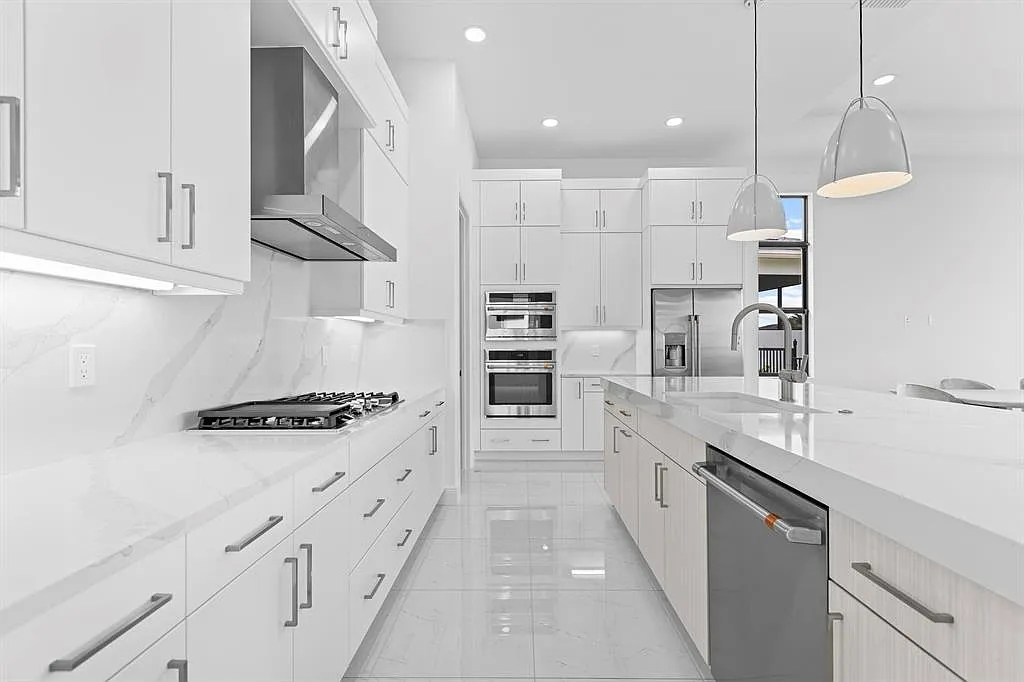 3 bed, 3.0 bath, 2129 sqft, $5,000 — Photo 1