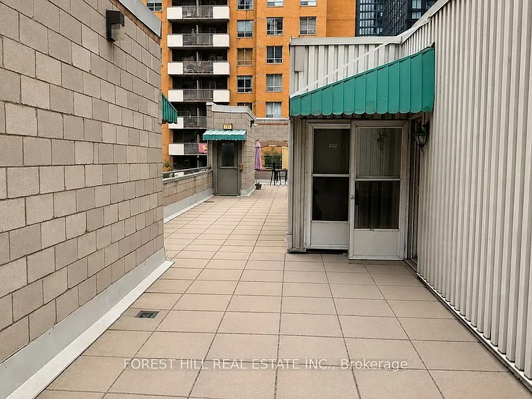 126 Dundas St E #204 — Photo 6