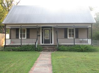 931 S Madison St, La Grange, TX 78945