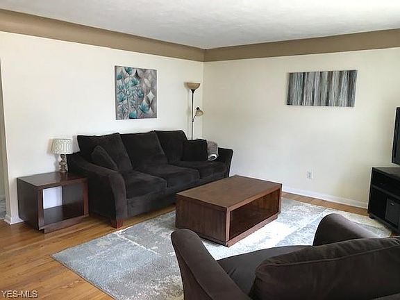 3rd image of 749 Roanoke Ave