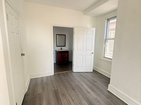 3rd image of 6125 Marsden St