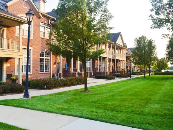 470 Old Pine Way #1, Walled Lake, MI 48390