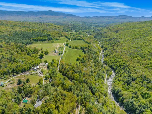 207 Deerleap View, Bristol, VT 05443