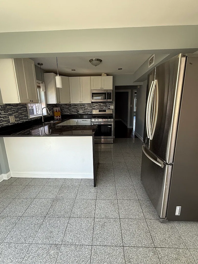 2 bed, 1.5 bath, 1066 sqft, $2,000 — Photo 4