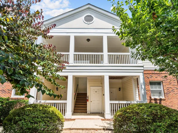 700 Copperline Dr #201, Chapel Hill, NC 27516