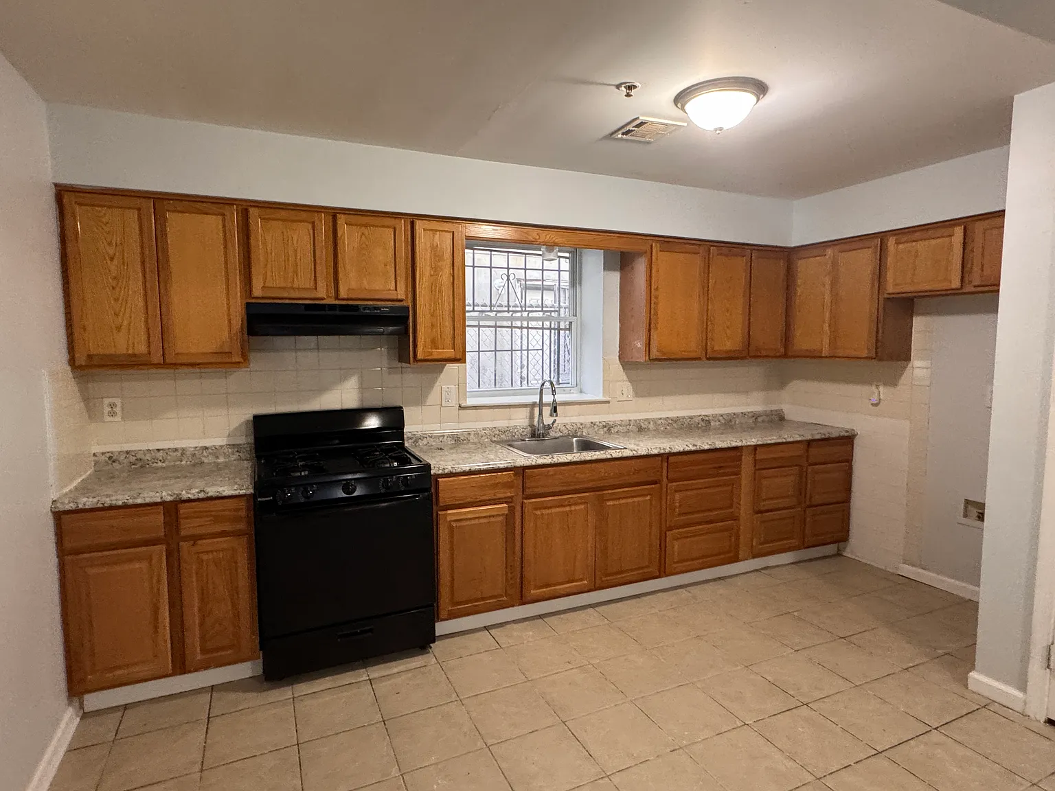 3 bed, 1200 sqft, $2,250 — Photo 2