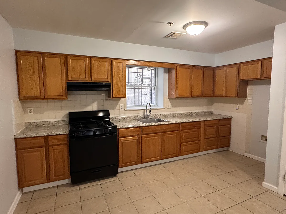 Building Photo - 807 S 14th St #1