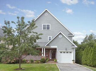 520 Pine St, Mamaroneck, NY 10543