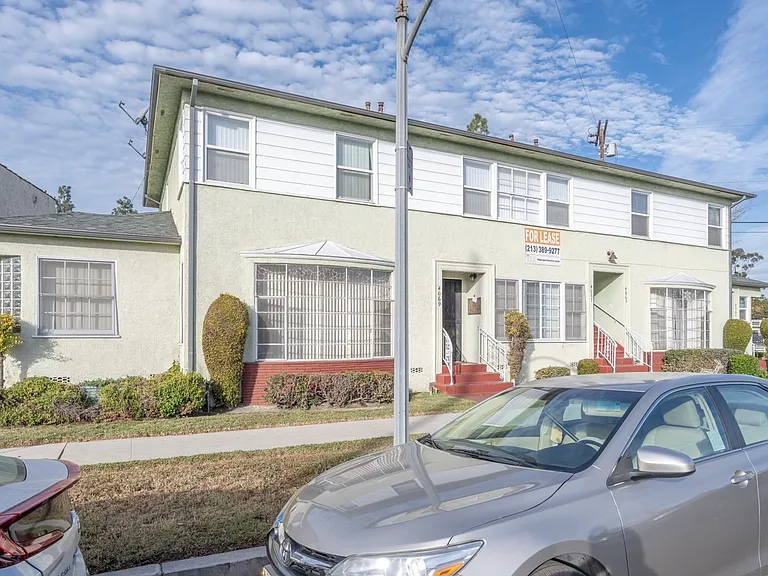 4067 Sutro Ave — Photo 2