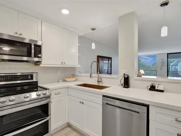 6301 N University Dr APT 302, Tamarac, FL 33321