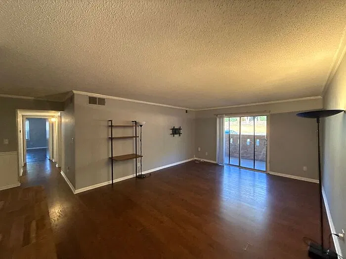 3 bed, 2.0 bath, 1420 sqft, $1,749 — Photo 3