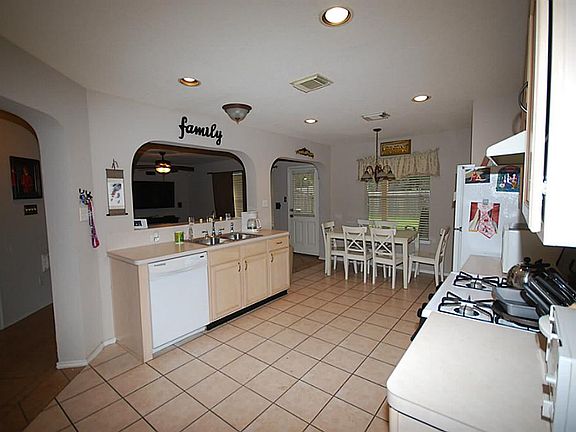 Open and roomy kitchen that connects with the living area. The breakfast area is also easily accessi