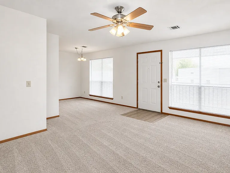 Willow Creek Apartments — Photo 23