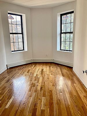 3rd image of 1054 Morris Ave #1
