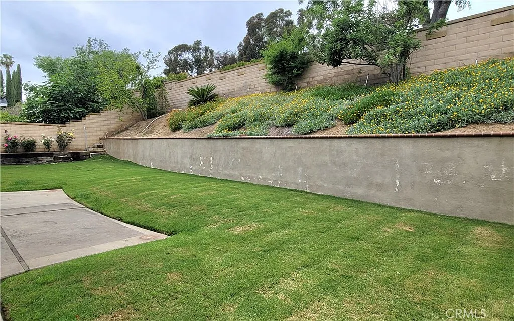 4 bed, 2.5 bath, 1829 sqft, $4,650 — Photo 2