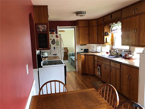 5th image of 604 Baubice St