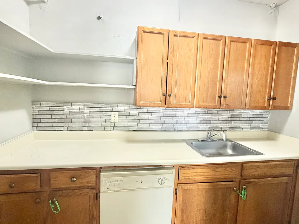 24 Hallock Ave #3-B