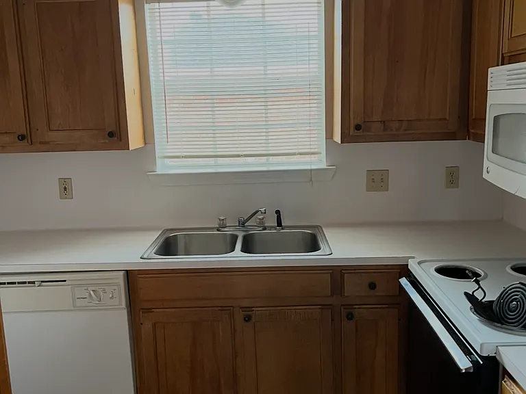 4250 Janet Ave #10 — Photo 5